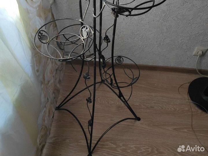 Подставка для цветов металлическая