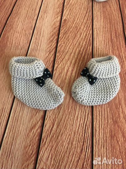Шапочка,пинетки,царапки для новорожденного