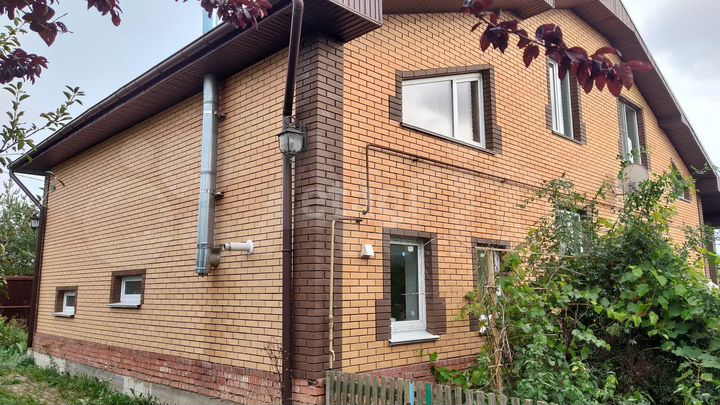 Дом 240 м² на участке 9 сот.