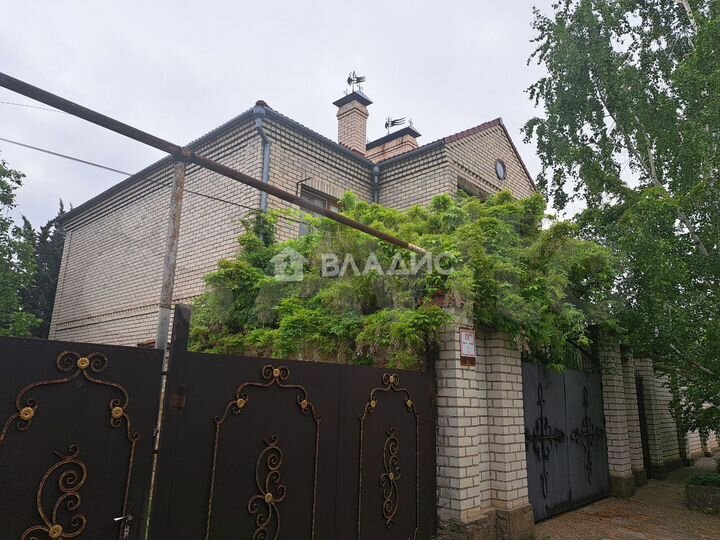 Дом 286,8 м² на участке 8,4 сот.