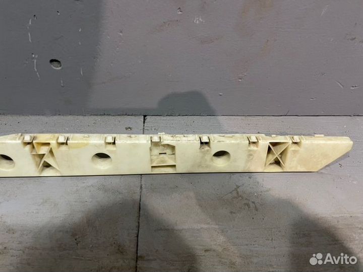 Крепление бампера заднее правое Nissan Teana J32