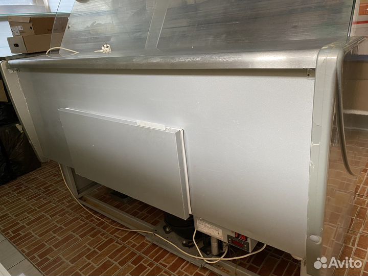 Витринный холодильник