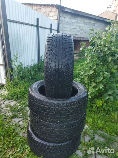 Kumho I'Zen Stud Snow KW11 255/50 R19 107T