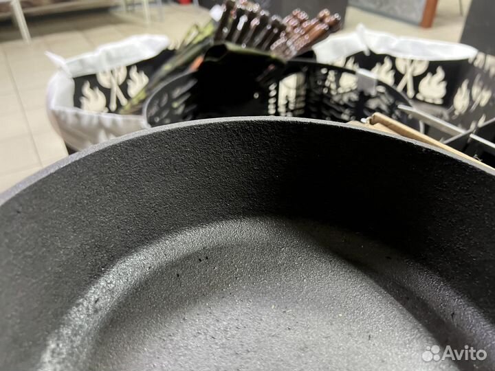 Чугунная сковорода комплект