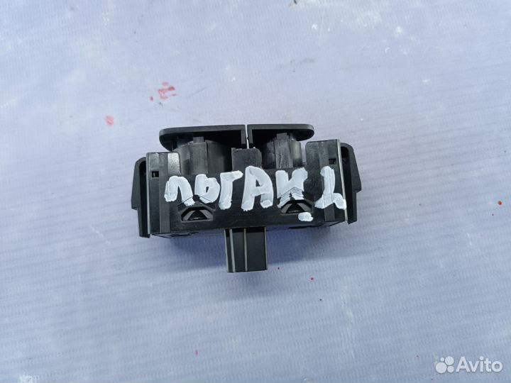 Кнопка аварийной сигнализации Renault Logan 2