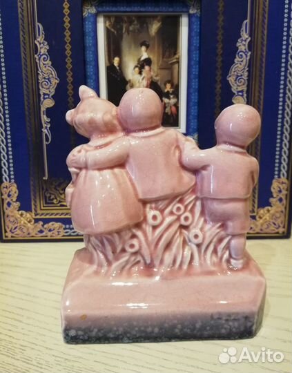 Статуэтка фаянсовая дети Европа (редкое клеймо)