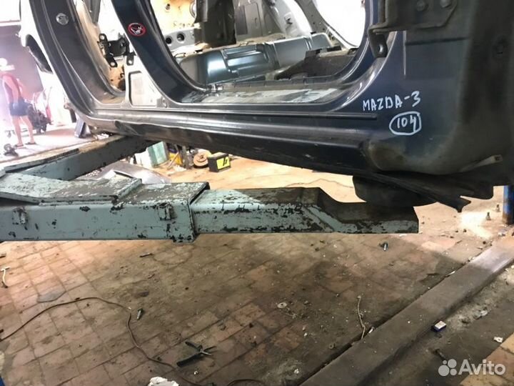 Порог со средней стойкой правый Mazda 3 седан BK