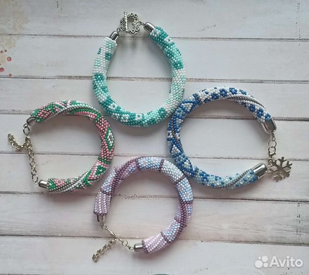 Браслет жгут из бисера