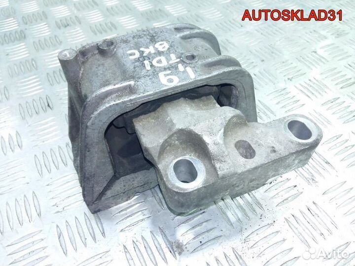Опора двигателя правая VW Passat B6 1K0199262M
