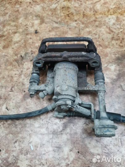 Суппорт тормозной задний левый Opel Astra J