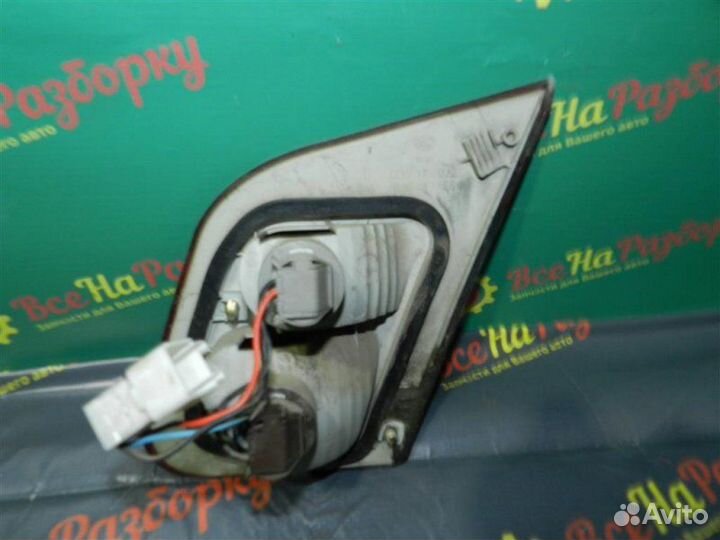 Фонари в крышку багажника левый Mitsubishi Carisma