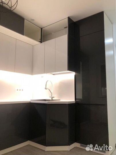 Кухня угловая зеленая