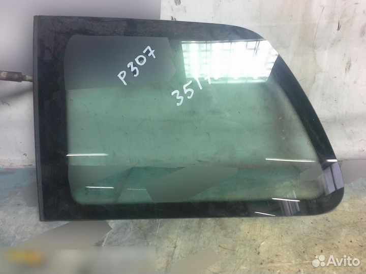 Стекло кузовное глухое левое Peugeot 307 2001-2007