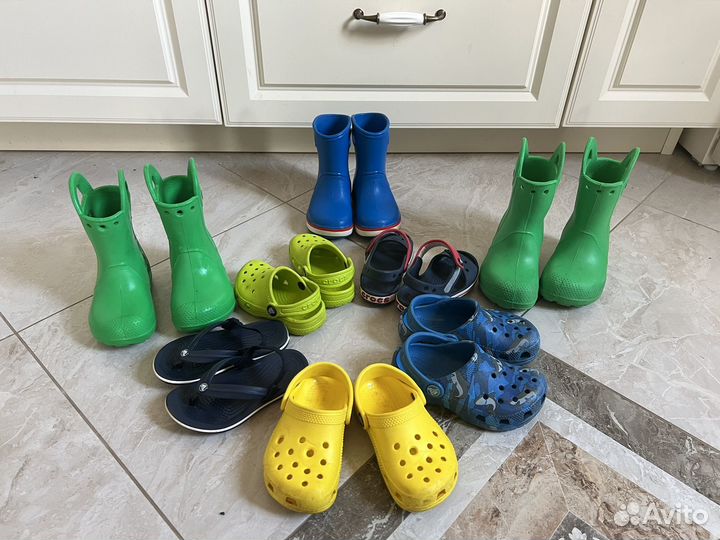 Crocs много разных