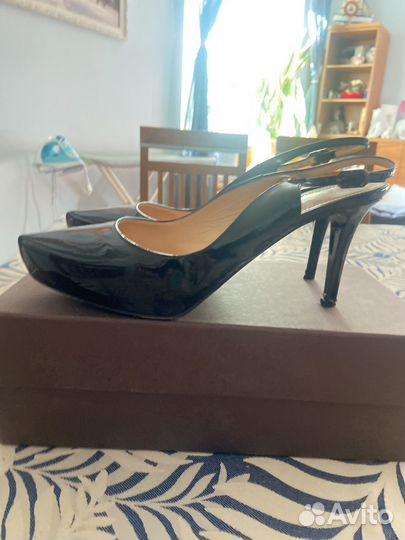 Туфли лакированные на каблуке