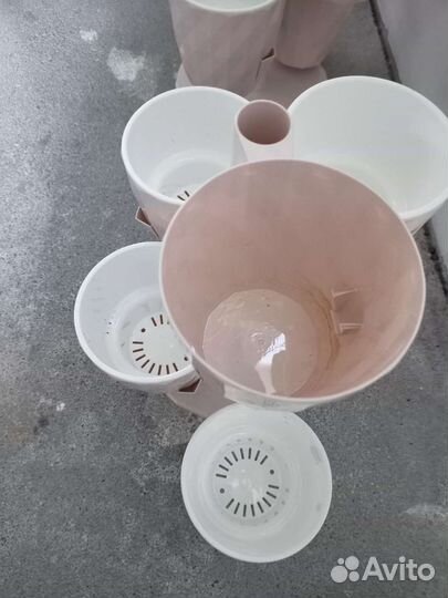 Кашпо с автополивоп.В каждом 4 горшка