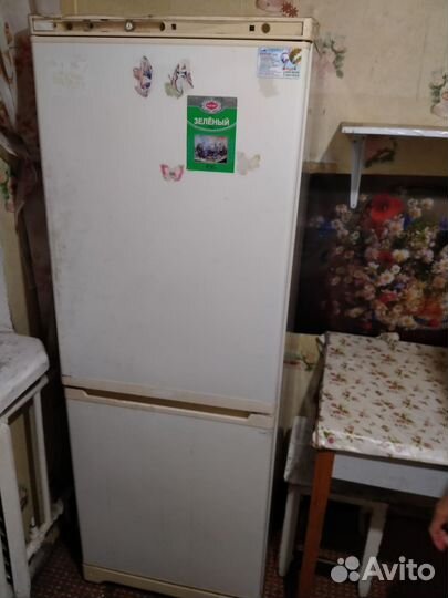 Продам холодильник, шкаф антикварный