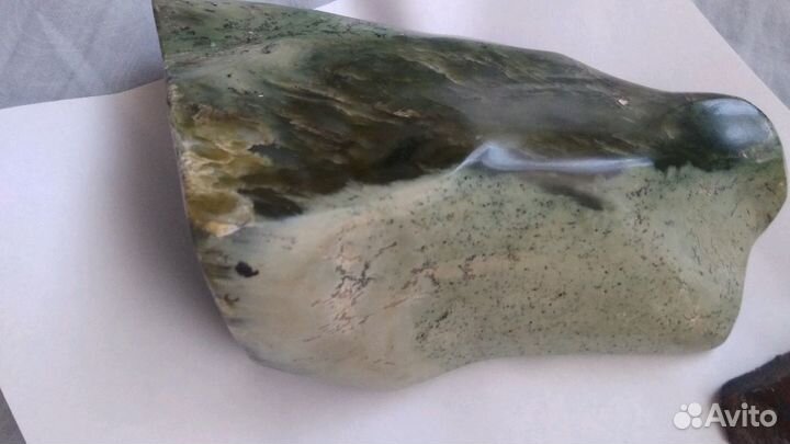 Камень нефрит и яшма