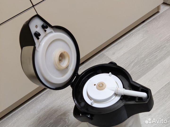 Термос с помпой Regent Inox geizer 2 л