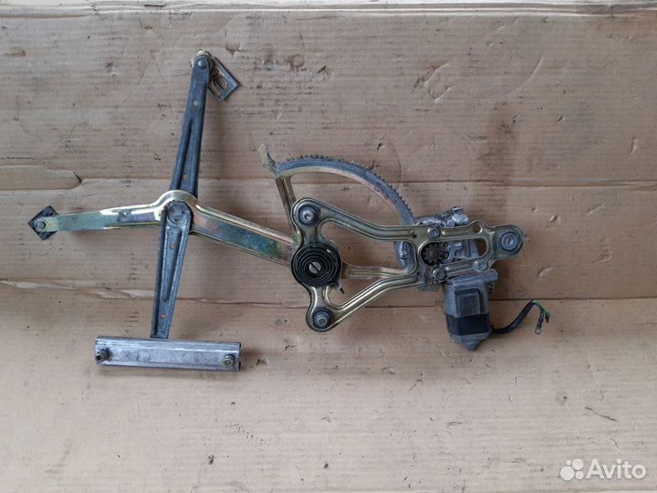 Стеклоподъемник передний правый Мерседес 124