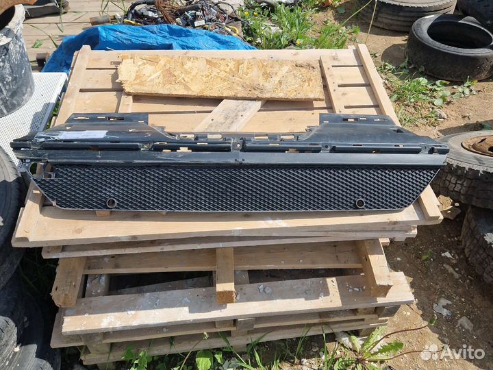 Решетка заднего бампера Мерседес GL A1668850753