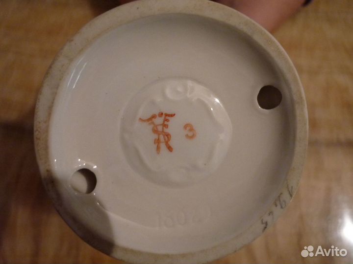 Статуэтка фарфоровая 