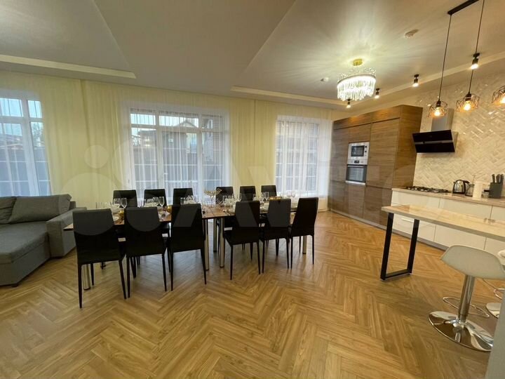 Дом 175 м² на участке 8 сот.