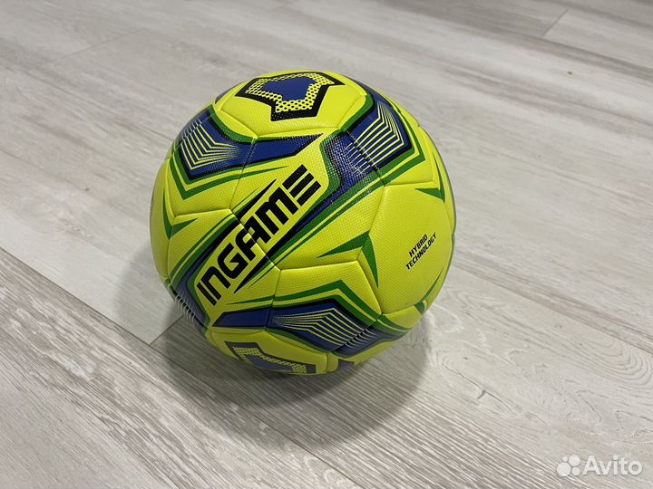 Футбольный мяч новый