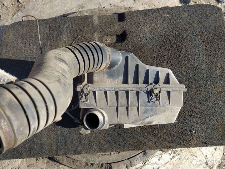 Корпус воздушного фильтра volkswagen passat b3