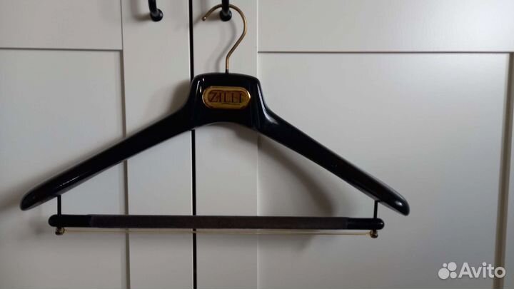 Вешалка (плечики) бренда 