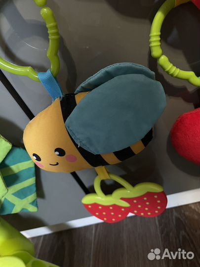 Дуга с игрушками