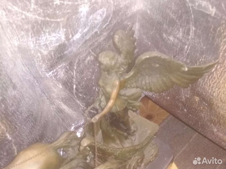 Статуэтки Ника и Марс на конях