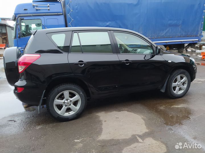 Toyota RAV4 2.0 AT, 2006, 185 200 км