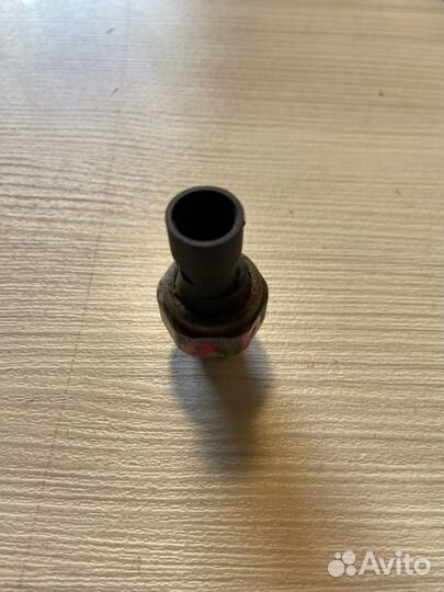 Датчик давления масла левый Chevrolet Aveo T300