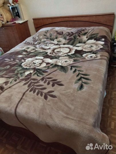 Плед покрывало на кровать б/у