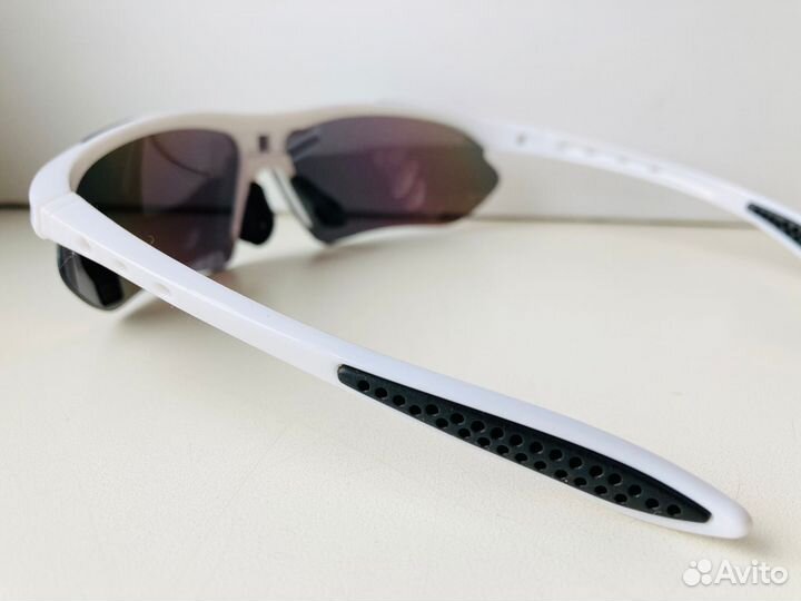 Зеркальные спортивные солнцезащитные очки