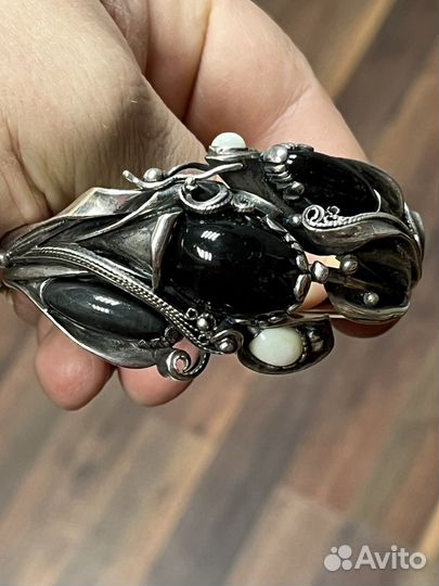 Серебряный браслет с камнями