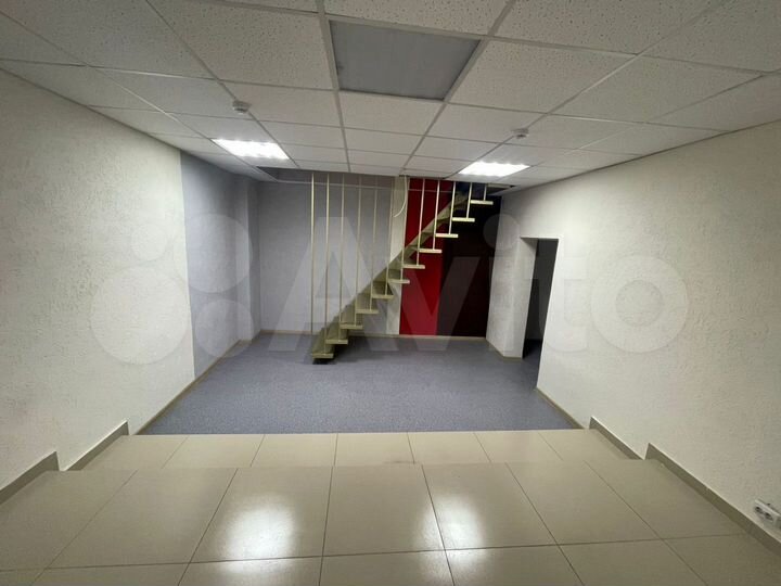 Первая линия, панорама, потолки 5м, 714 м²