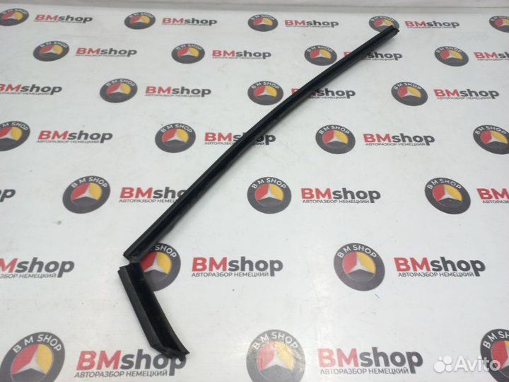 Уплотнитель стекла внутренний передний правый