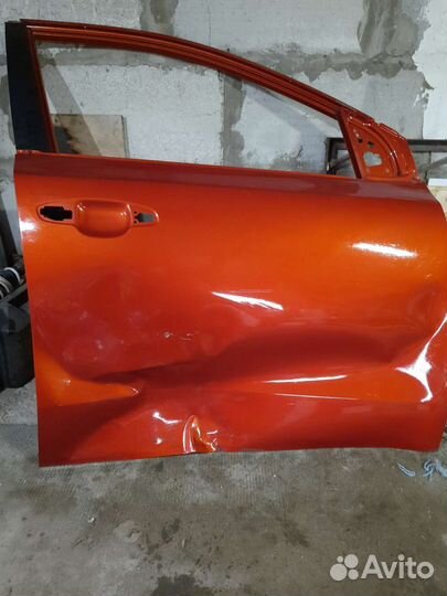 Передняя правая дверь