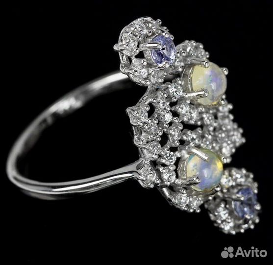 Серебряное кольцо с опалами и танзанитами