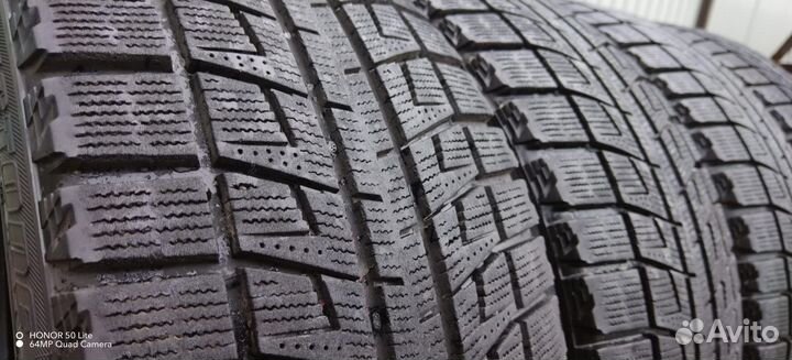 Bridgestone Blizzak Revo2 235/45 R17