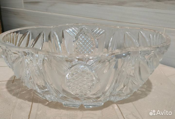 Хрустальные салатники,ладьи