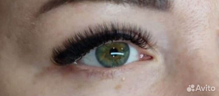 Модель на наращивание ресниц и лами бровей