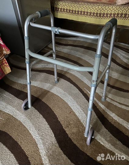 Ходунки для взрослых на колесах