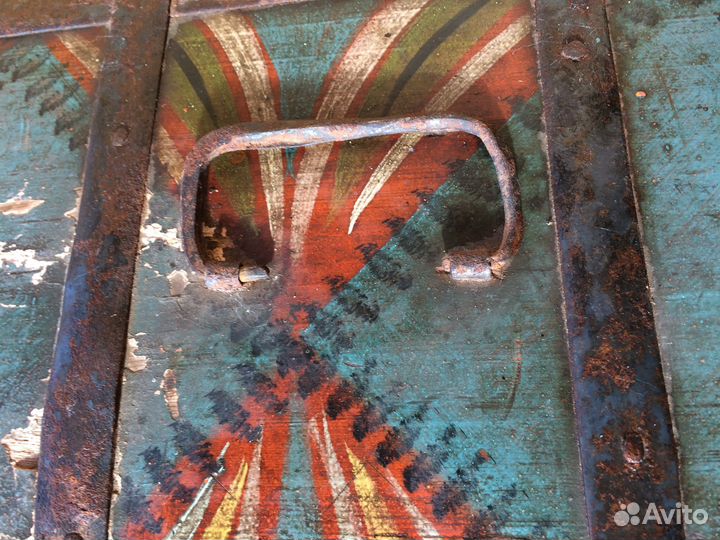 Сундук старинный