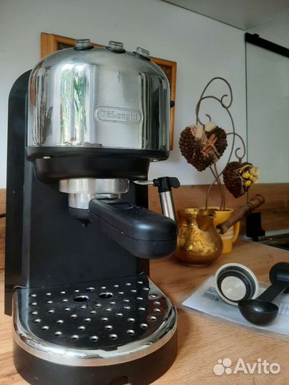 Кофемашина с капучинатором DeLong EC270