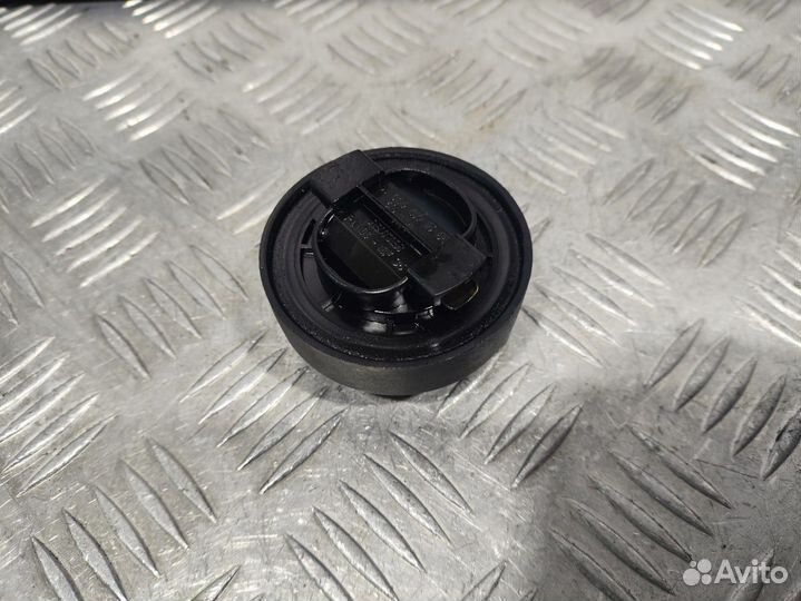 Б/У Крышка маслозаливной горловины Mercedes#004