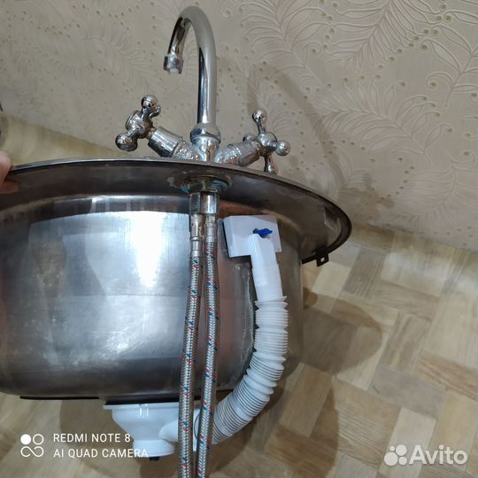 Раковина со смесителем