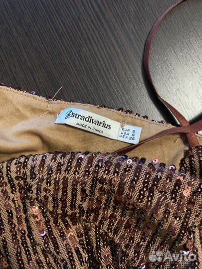 Платье в пайетках stradivarius